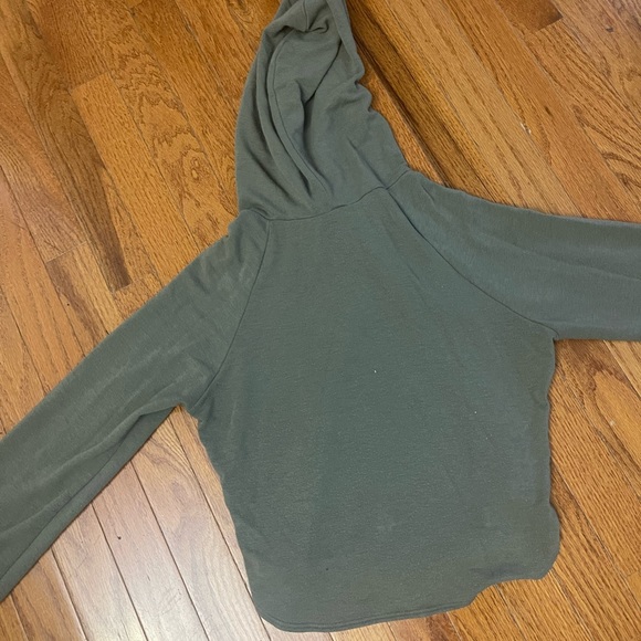 Crop Long-sleeve Hooded Sweater T-shirt - Olive Green - Small - Picture 5 of 8